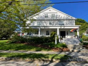 US Open 2022 Accommodation - Newton Centre, MA (steps to the Newton Centre T stop)