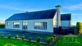 Front of house , it’s a double bungalow with a 2nd section behind with the bedrooms , the front part is for socialising