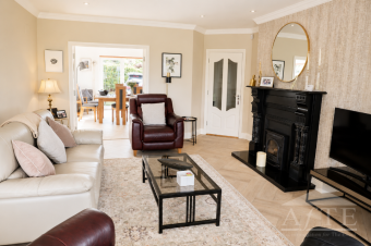 sitting room off dining area
