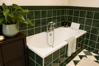 bath in main bathroom