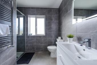 Main upstairs bathroom