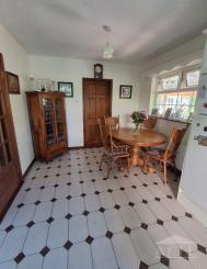 Dining area with extendable table to seat 8 people