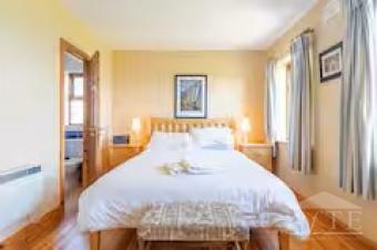 main bedroom ensuite