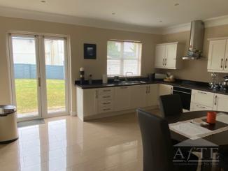 Kitchen / Dining