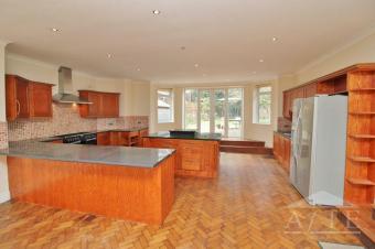 Kitchen/Diner leads to the garden