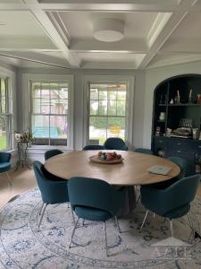 Dining room (seats 10)