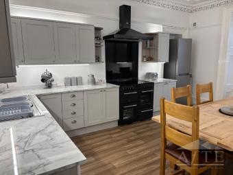 Kitchen / Dining