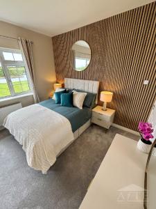 Master bedroom with en-suite bathroom