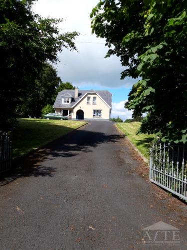 4 Bed Manor in Newmarket-on-fergus, Co. Clare