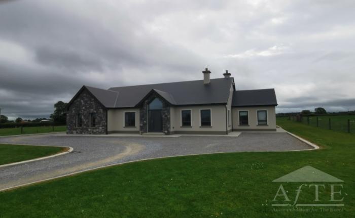 3 Bed Detached Home in Dromcollogher, Co. Limerick