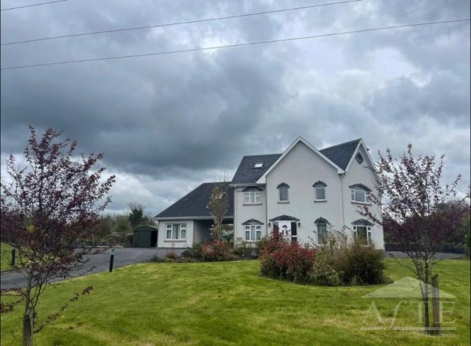 6 Bed House in Ennis, Co. Clare